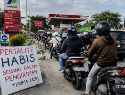 Pertalite Mengular di Kendari: Warga Antre Berjam-jam, Sampai Kapan Kondisi Ini Berakhir?